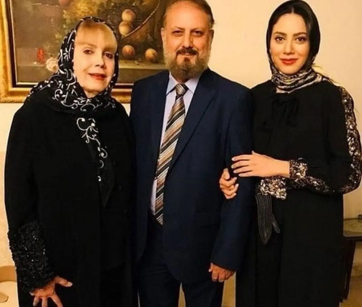 مارال فرجاد به همراه پدر و مادرش