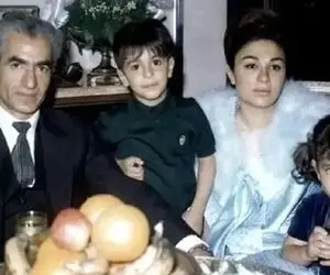 سفر به ایام قدیم ندیم؛ کتک کاری رضا و فرحناز پهلوی تو کاخ