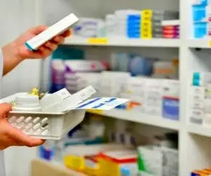 برخورد با گرانفروشی و عدم ارائه فاکتور در بازار دارو/ مردم تخلفات را گزارش کنند