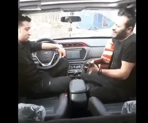 آواز خیابانی؛ آقاهه چه غم انگیز آهنگ بهم بگید بمیرم رو تو ماشین میخونه فقط سیس راننده