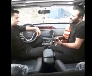 آواز خیابانی؛ آقاهه چه غم انگیز آهنگ بهم بگید بمیرم رو تو ماشین میخونه فقط سیس راننده