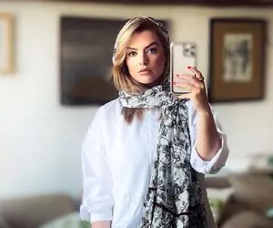 تبلیغ دنیا مدنی بدون مانتو و فقط با یک باشومیز!