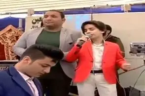 آواز احساسی؛ خدا هم رو قیافه و هم رو صدای این پسربچه وسواس داشته عشق میکنی با خوندنش