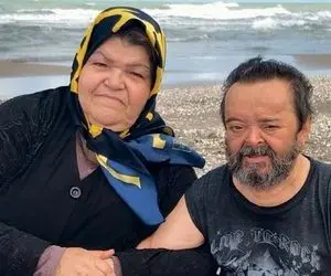 آواز احساسی؛ زجه های همسر اسدالله یکتا مرد کوچک سینما تو بیمارستان فقط که دستشو بوسید