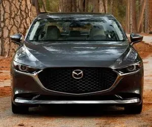 جنجال مزدا ۳ وارداتی؛ افزایش قیمت ۳۷۰ میلیونی در نمایندگی