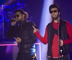 حضور خلاقانه ماکان بند در کنسرت با تابوت!