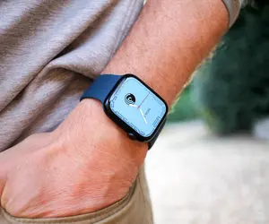 ساعت های اپل و بررسی فشار خون و قند خون!