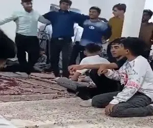 آواز محلی؛ له شدن مهمونای عروسی زیر دست و پای پایکوبی چندتا جوون لنگ به دست