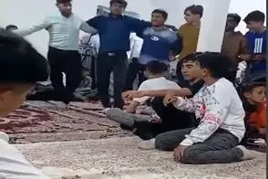 آواز محلی؛ له شدن مهمونای عروسی زیر دست و پای پایکوبی چندتا جوون لنگ به دست