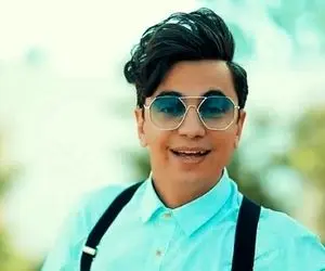 آواز محلی؛ لهجه مشهدی خوندن محسن ابراهیم زاده که میخواد سر به سر نوازنده بزاره بامزس