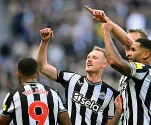 عملکرد خیره کننده خط حمله کلاغ ها در لیگ برتر انگلیس