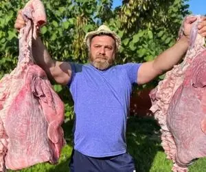 غذای لامصبه خارجی ؛ وایی چه شقه گوشت غولی اگه این غذاست پس اونی که ما میخوریم چی چیه