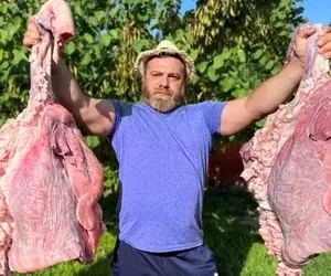 غذای لامصبه خارجی ؛ وایی چه شقه گوشت غولی اگه این غذاست پس اونی که ما میخوریم چی چیه