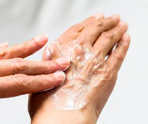 خشکی پوست دست، عارضه روزهای کرونایی