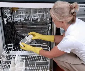 ترفندهای خانگی؛ آموزش تمیز کردن آبفشان ماشین ظرفشویی به آسون ترین روش ممکن