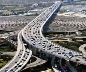 معماری خلاقانه؛ پل هزارتو که اصلا مناسب حواس پرت ها نیست چون اگه توش گم بشی کار تمومه