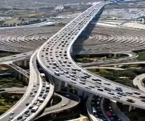 معماری خلاقانه؛ پل هزارتو که اصلا مناسب حواس پرت ها نیست چون اگه توش گم بشی کار تمومه