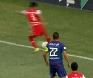 دو اشتباه عجیب داور در بازی پرسپولیس هوادار
