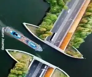 معماری خلاقانه؛ جاده رو وسط دریا نصف کردن که کشتی رو آب بره ماشینا از تونل زیر دریایی