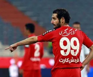 سرمربی پرسپولیس باید علی دایی یا کریم باقری باشد