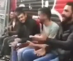 آواز خیابانی؛ پسر کورد تو استانبول با رفیقاش زد زیر آواز آتیش به پا کرد از جذابیت