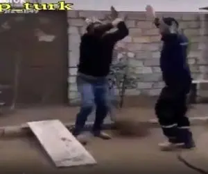 دانلود آواز؛ کارگرا وسط بیل زدن یه رقصی میکنن از غم دنیا فارغ دیدنی روحت شاد میشه