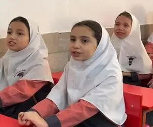  آواز گروهی؛ دختر مدرسه ای مثل ابر بهاری اشک میریزه و دوستاش برای پدر میخونن