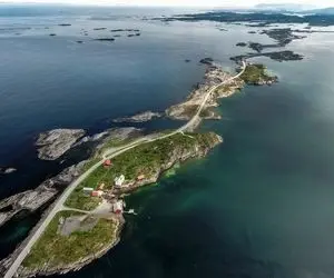 شگفتی های طبیعت؛ این جاده که روی اقیانوس اطلسِ خیلی زیباست ولی رانندگی توش دل میخواد