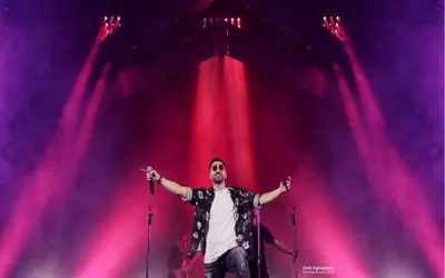 آواز احساسی/ همخوانی 2000 نفری مردم با غریب آشنا ایهام/ اشک مردم در آومده