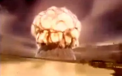 ادوات معاند؛ صحنه ای که اگر نزدیک انفجار اتمی باشی اون رو میبینی در حد قالب تهی کردنه