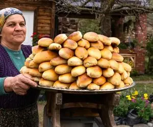 غذای روستایی؛ پخت پیراشکی گوشت تو هوای برفی