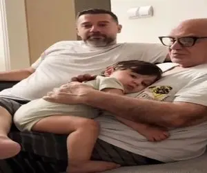 آواز شاد؛ برا بچه فینقیلی پیش پیش میگفتن بخوابه آهنگ پلی شد یهو پرید رقصید همه گرخیدن