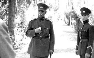 سفر به ایران قدیم 1314؛ رضاخان و محمدرضا پهلوی و زیارت حرم حضرت معصومه (س)