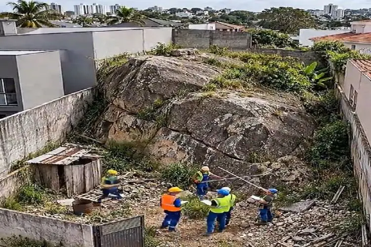 حتی در تصورتان هم نمیگنجد در این خرابه ی بی آب و علف چه ویلای لاکچری ساختند
