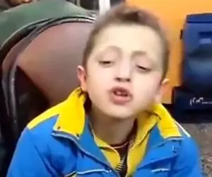 آواز اصیل؛ پسر دوره گرد ذره ای به سن و سالش نمیاد اما صداش خیلی بزرگه و مسلط میخونه