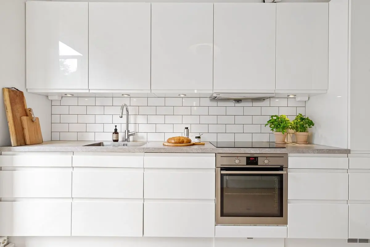 کاشی بین کابینتی مناسب کابینت سفید