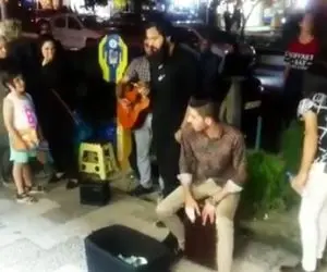 آواز خیابانی؛ مرد ریشو طوری کی اشکاتو پاک میکنه رو از اعماق خوند که گریه ملت دراومد