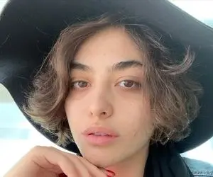 عکس ریحانه پارسا در تخت خواب و خالکوبی های روی بدنش!