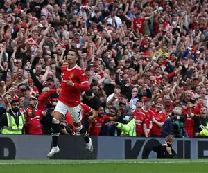 (عکس) اشک شوق مادر رونالدو پس از گلزنی پسرش در بازگشت به منچستر