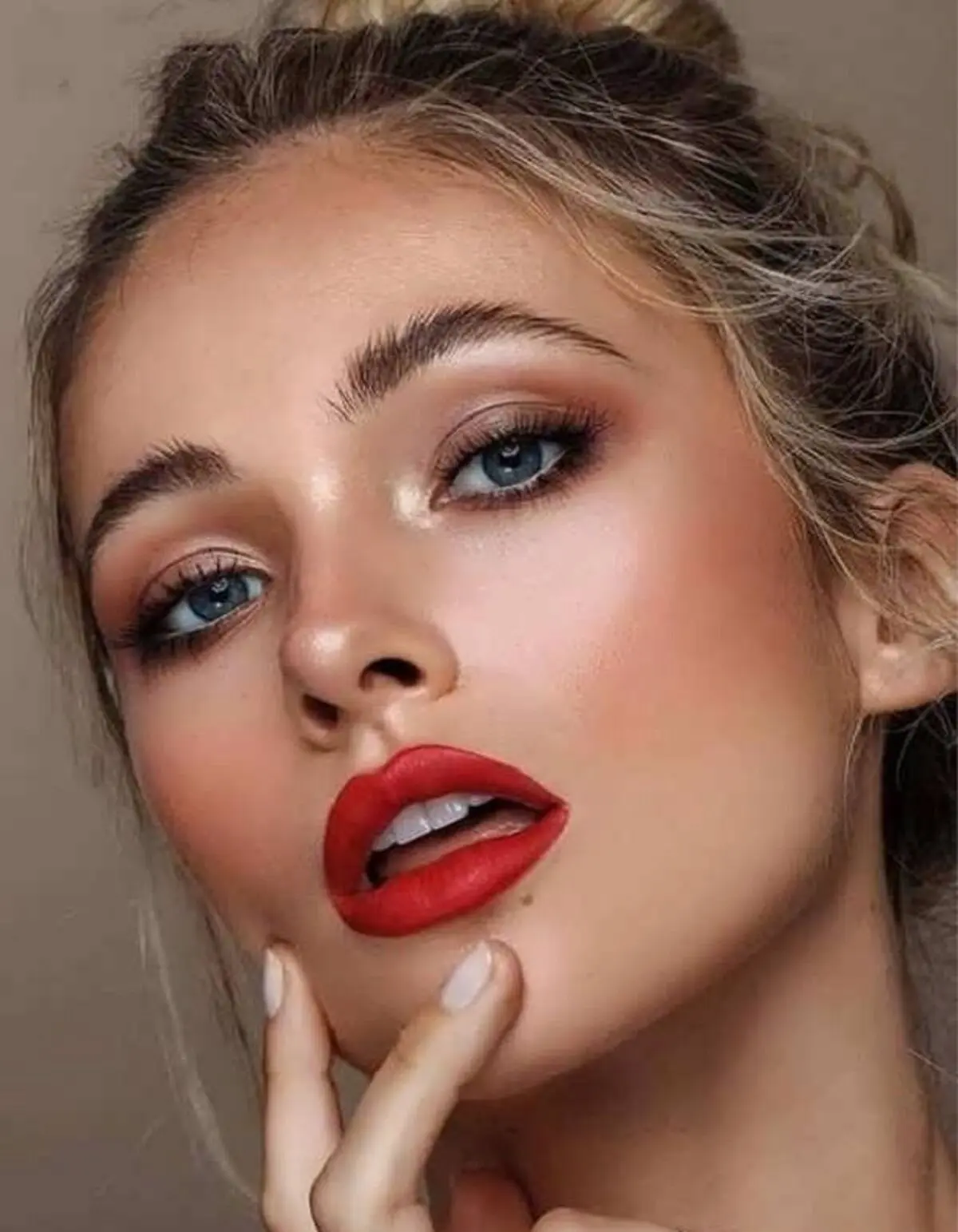 چطور لب های خشکم رو درمان کنم