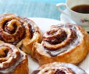 طرز تهیه رول دارچینی؛ خوشمزه و بی دردسر با کمترین مواد!