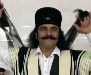 آواز محلی؛ کدخدای لر با موی افشون و سبیل کلفت چه رقص محلی کرد ملت هاج و واج موندن