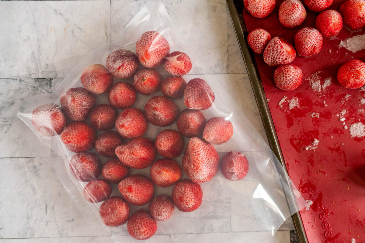 how-to-freeze-strawberries-15-1024x683