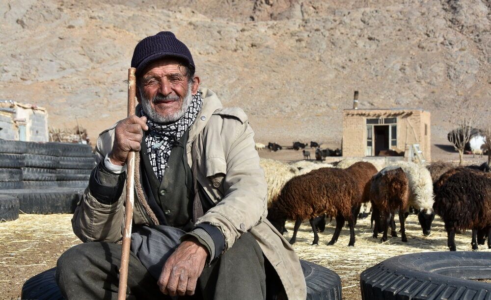 آواز احساسی؛ حسینعلی شبانپور پیرمرد 80 ساله ای که عاشقانه برای استاد شجریان میخونه