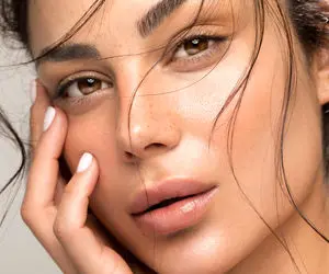 برای داشتن پوستی درخشان و بدون جوش و آکنه چه مواد غذایی موثر هستند؟!