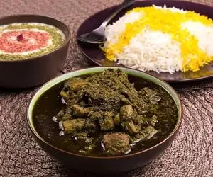 آموزش آشپزی؛ چکار کنیم تا خورشت کرفس مثل قورمه سبزی لعاب دار بشه؟