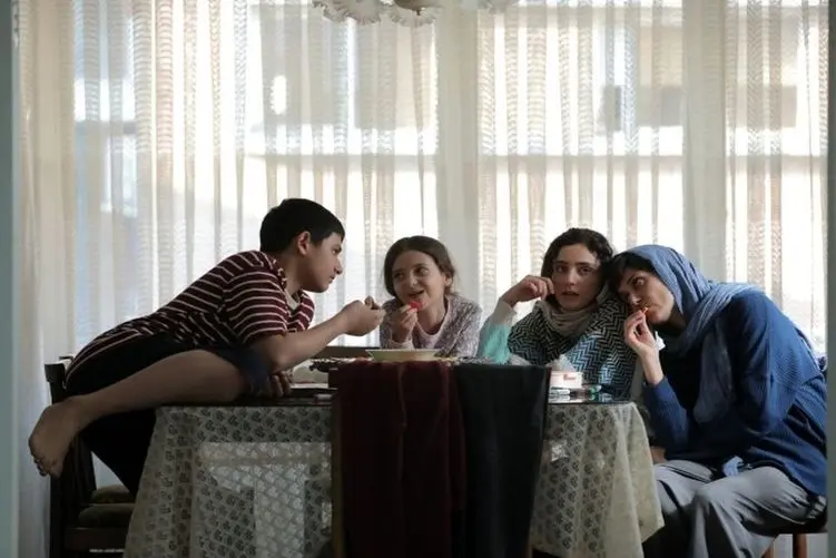 آواز پر احساس؛ پارنتر بازیگری پریناز ایزدیار بازم معرف داشت رو به چه صدایی می خونه