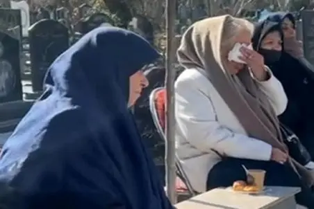 آواز پر احساس؛ گریه های بی امان مادر مهرداد میناومد سر مزارش 