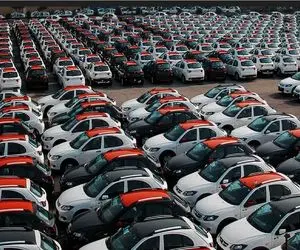 قیمت خودرو امروز جمعه ۱۳ مهر ۱۴۰۴؛ بی اعتنایی بازار به کاهش قیمت دلار