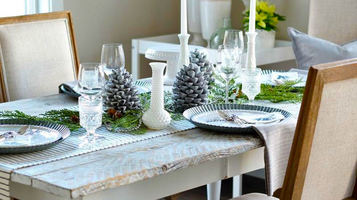 Decorate-the-dining-table-with-candles6